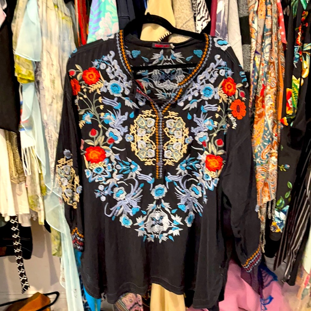 Extra large cotton embroidered Johnny was top